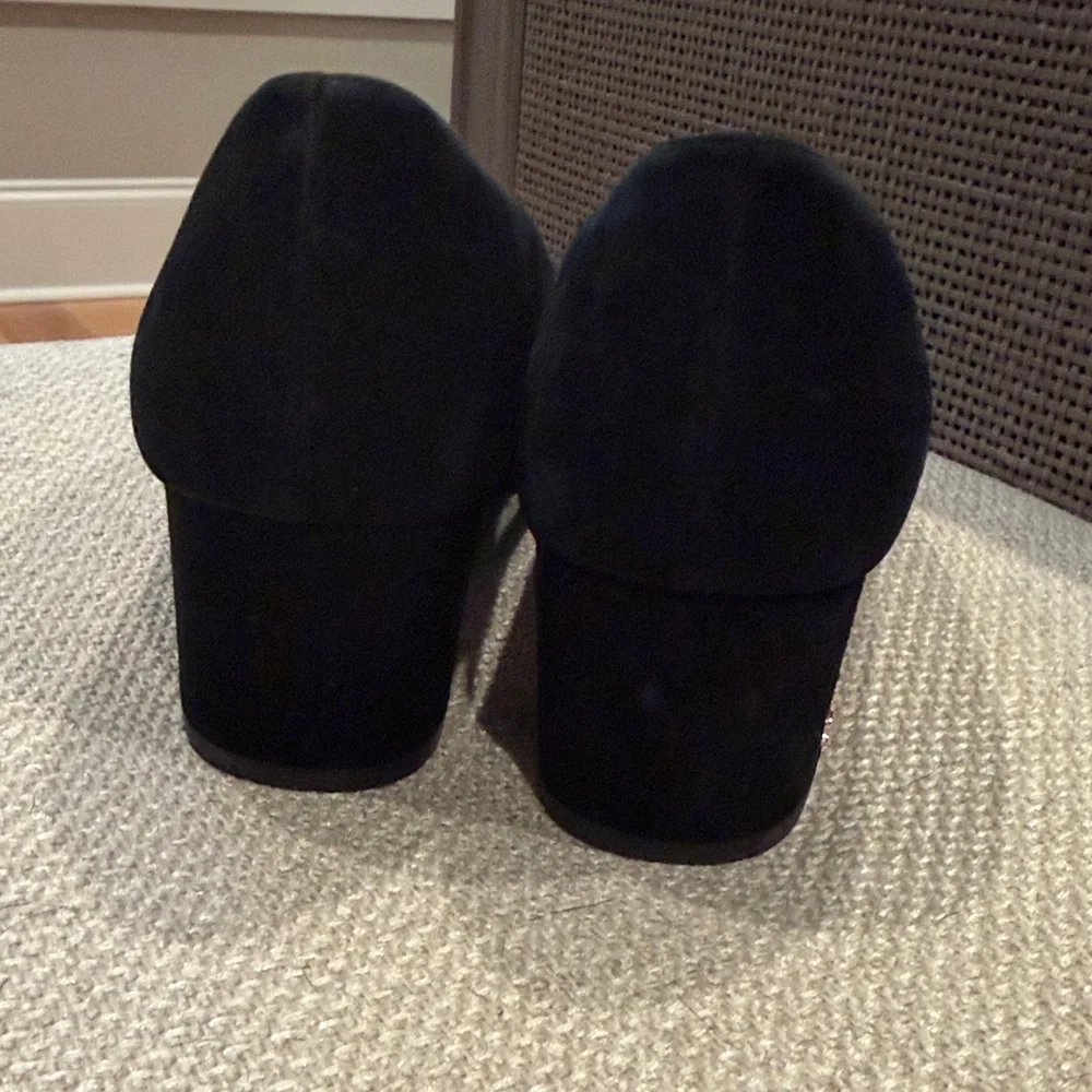Stuart Weitzman Black Pointed-Toe Suede Pumps